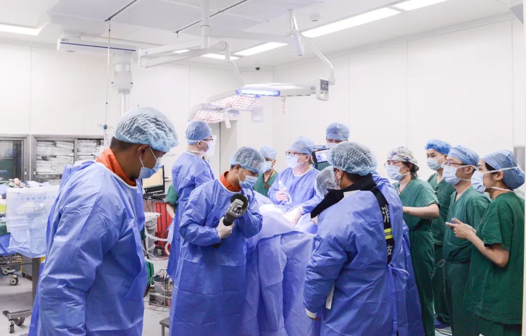 60厘米带钉木条贯穿身体 我院多学科联动 上演生死抢救！