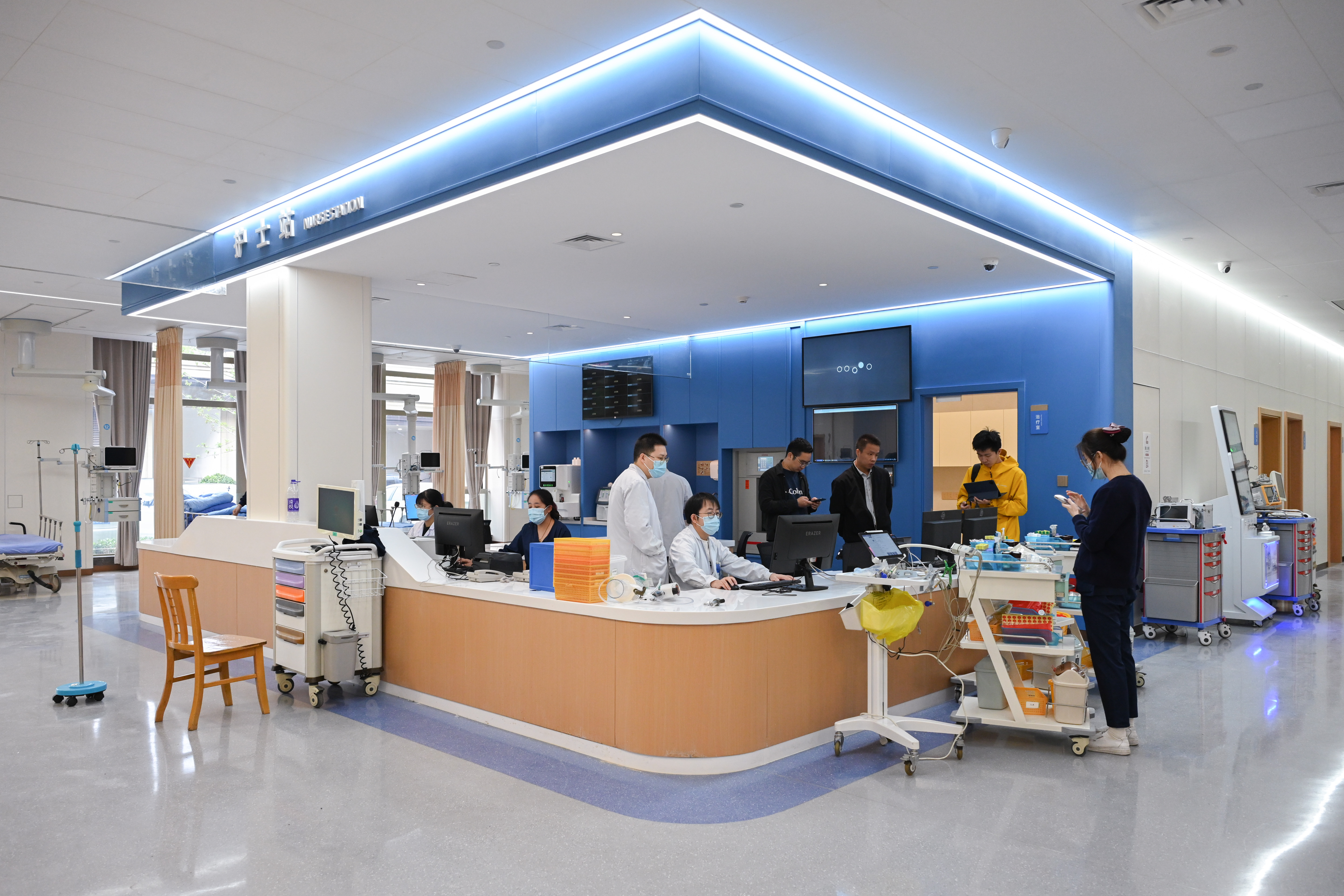 盛启新篇丨嵊州市人民医院（浙大一院嵊州分院）急诊综合楼顺利完成搬迁开始试运行