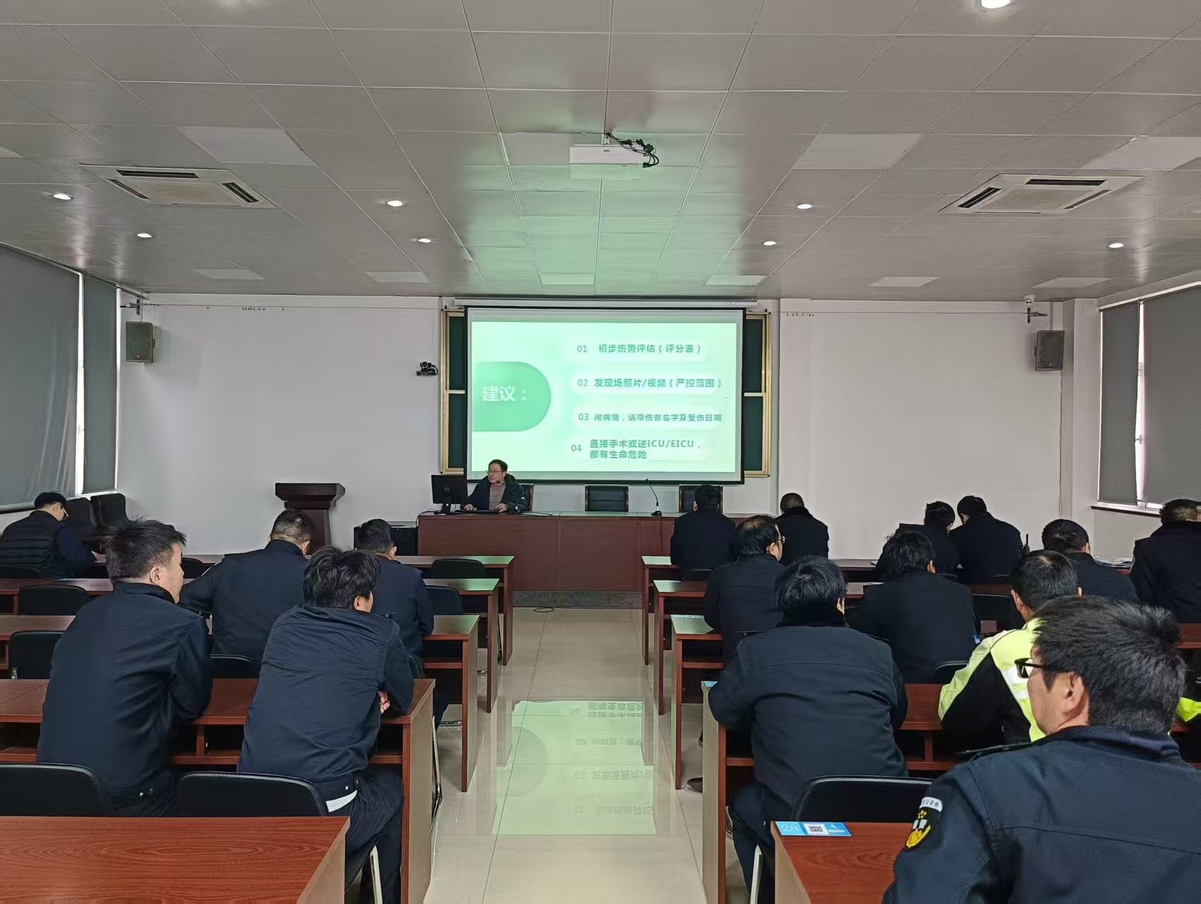 医警联动丨我院创伤中心受邀走进交警大队，开展急救知识宣教