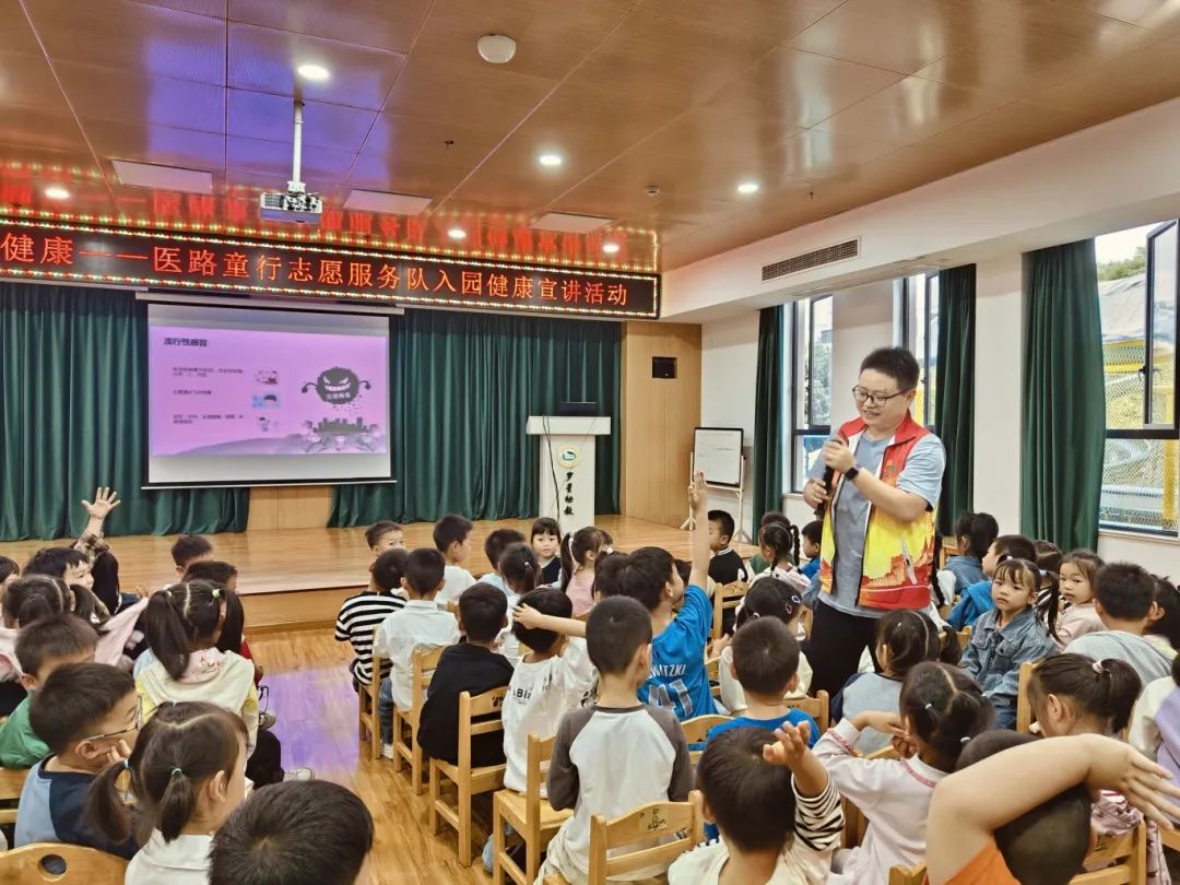 喜讯！我院儿科医生潘潮洪入选2024年度嵊州市最美志愿者