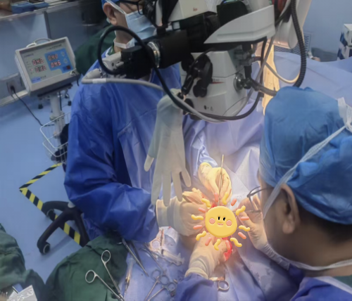 断指惊魂！我院多科联动抢赢黄金6小时，显微镜下“绣”回生机