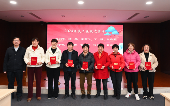 向榜样看齐 传递志愿之火