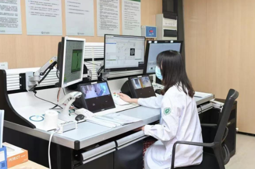 【潮新闻】亚毫米级精度的“安全守卫”这项新技术让放疗更安全 更高效