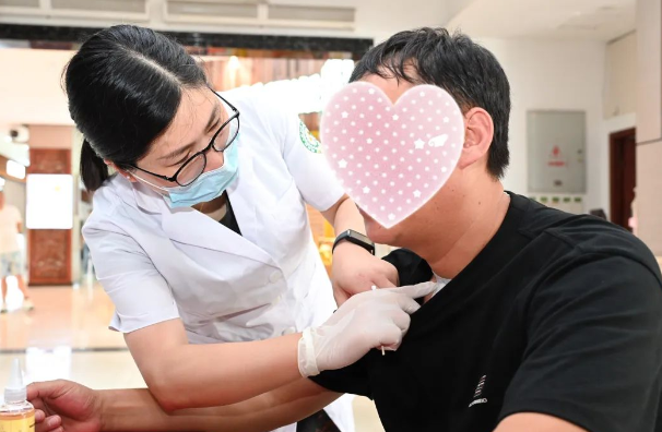 夏日“健康驿站”：三伏贴为卡友“加油续航”